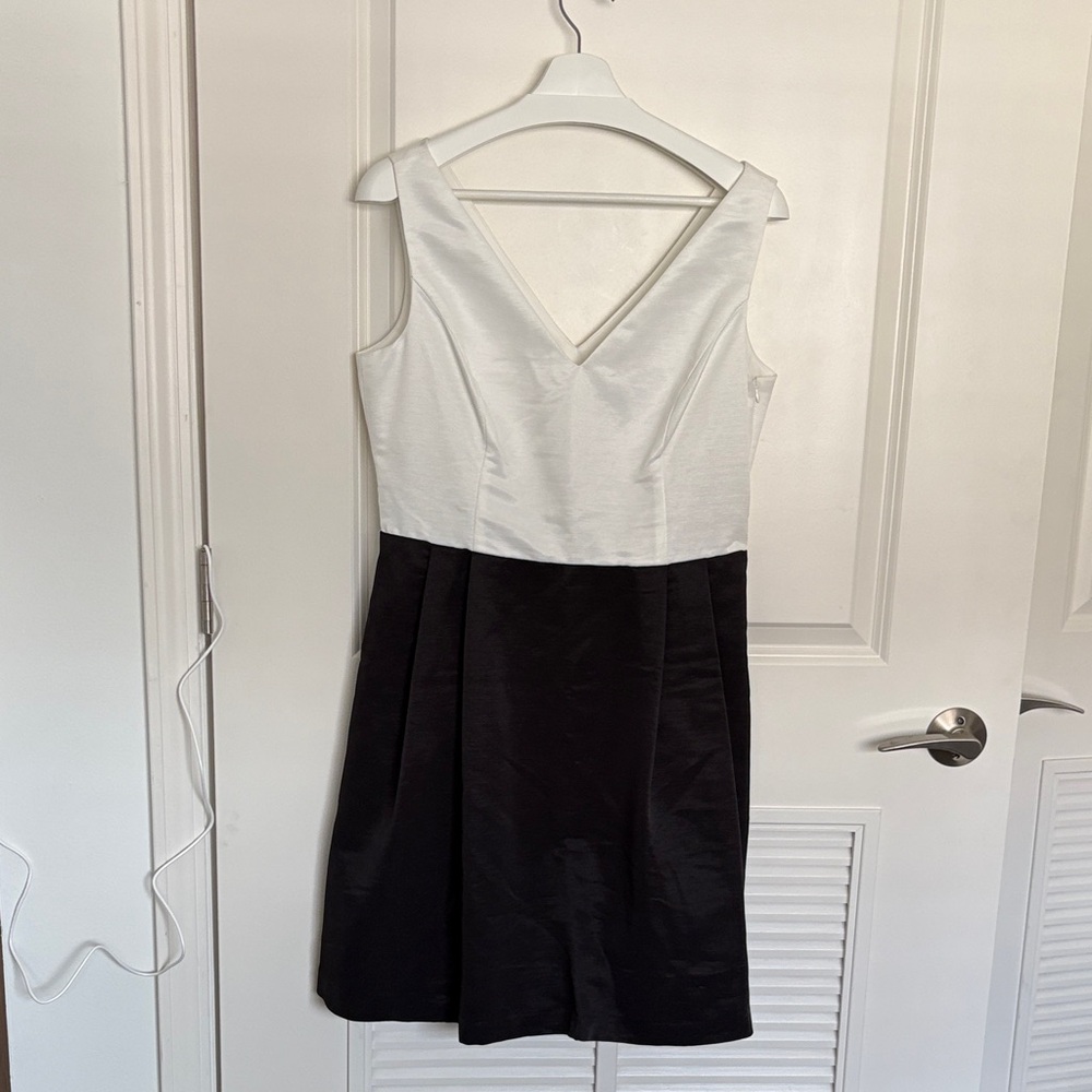 Jessica Simpson Two-Tone V-Neck Mini Dress